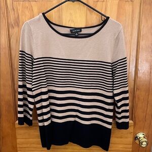 Spense size medium light weight 3/4 sleeve sweater